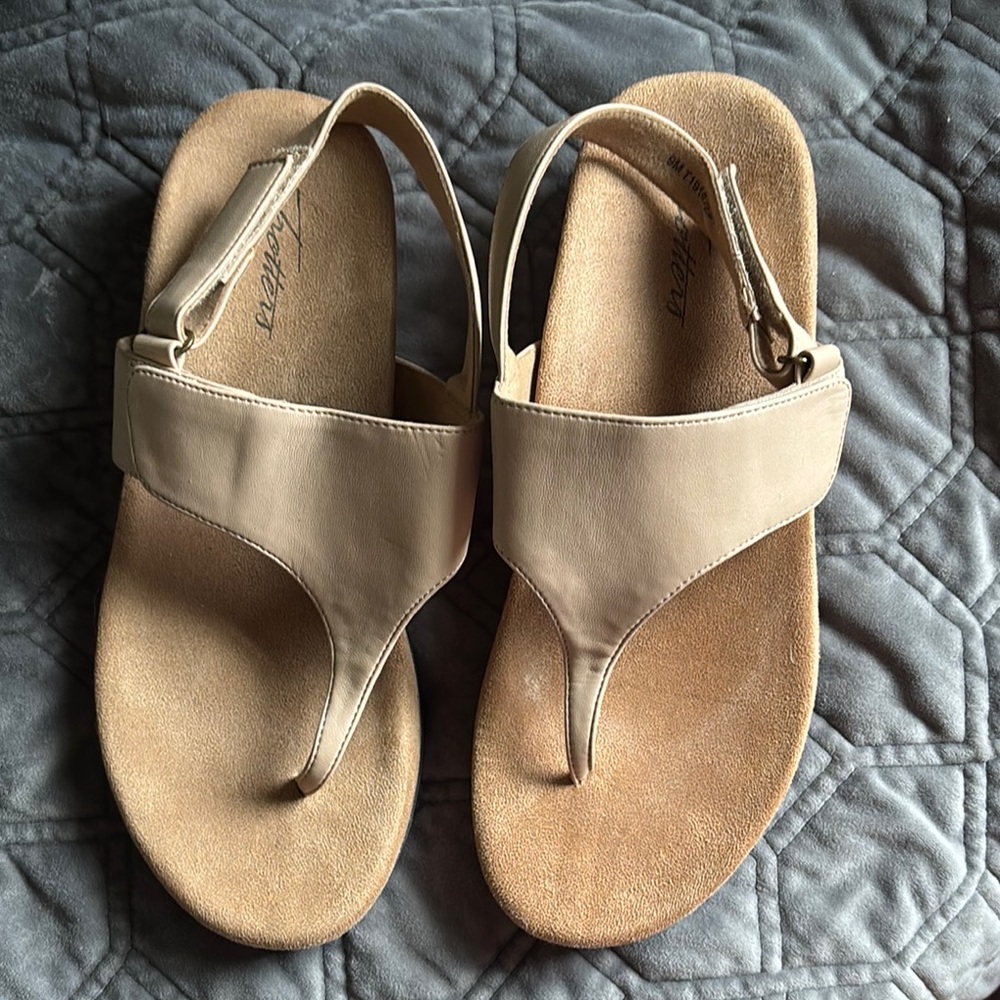Trotters Paloma Women's Tan Sandals Comfort Sz 9 PERFECT COND